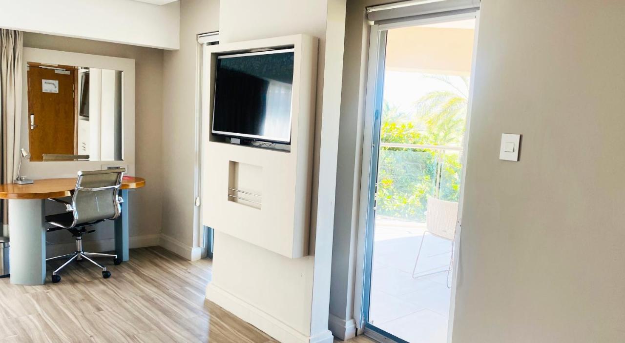 Holiday Inn Mauritius Mon Tresor By Ihg Plaine Magnien Exterior foto