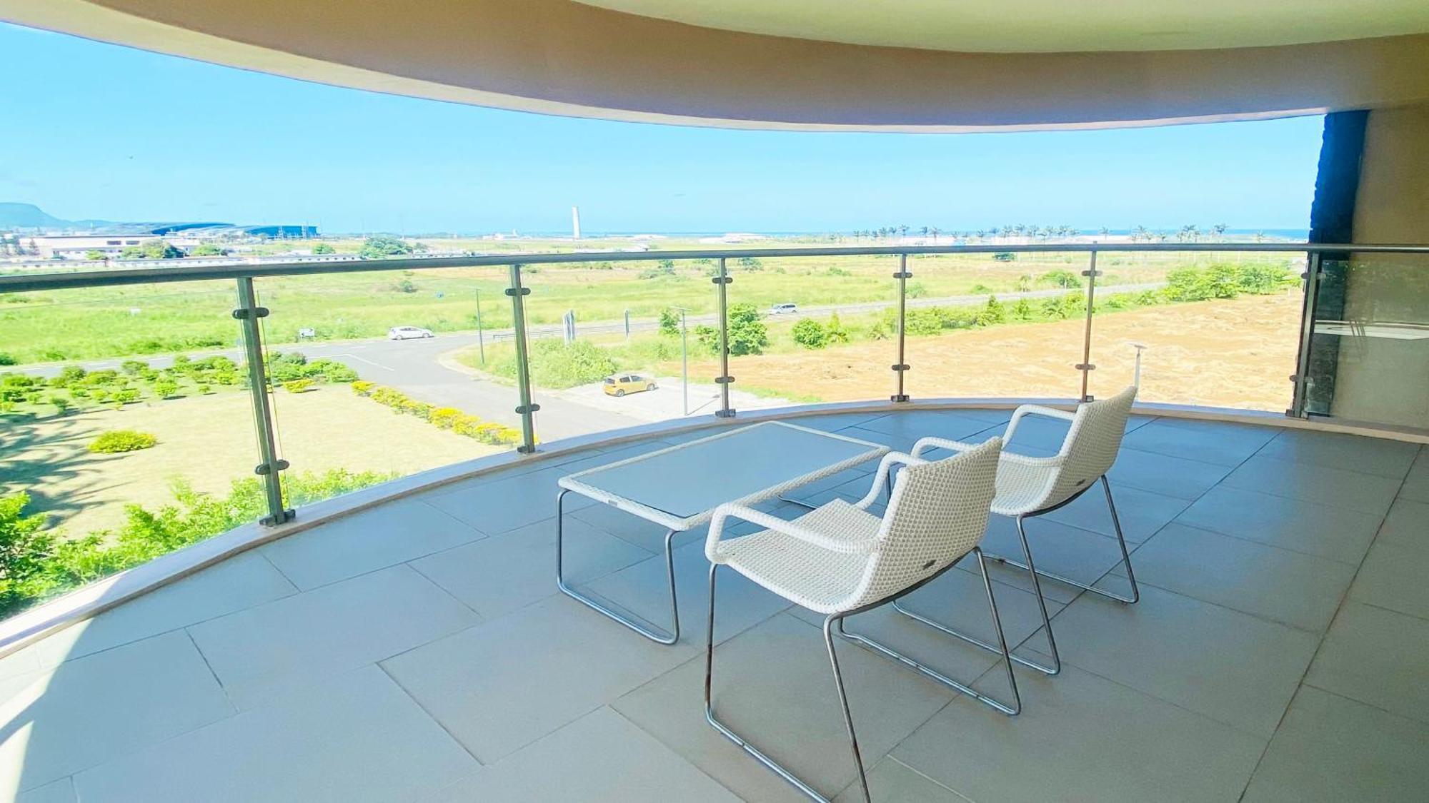 Holiday Inn Mauritius Mon Tresor By Ihg Plaine Magnien Exterior foto